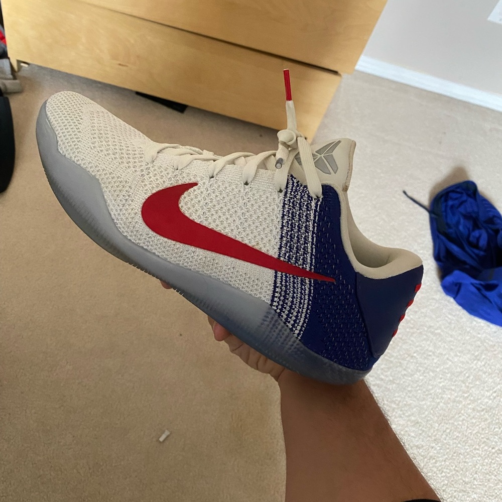 Kobe 11 Low Elite “USA” size 11. OG none, 9/10 condition.